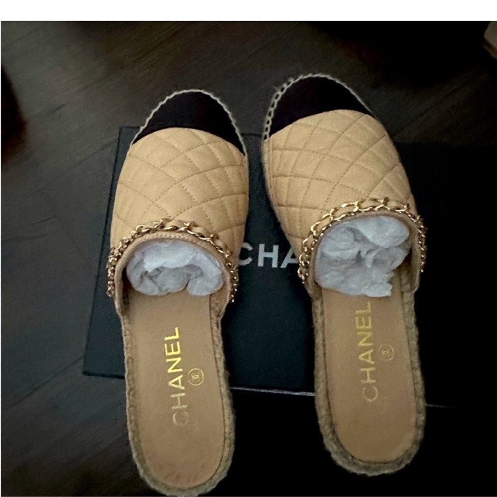 Authentic Chanel Quilted Women's Shoes with Black and Cream Designer Chanel - Picture 2 of 5